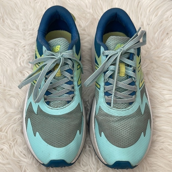 New Balance Teal Sneakers Girls,Size 4.5 - Picture 1 of 7